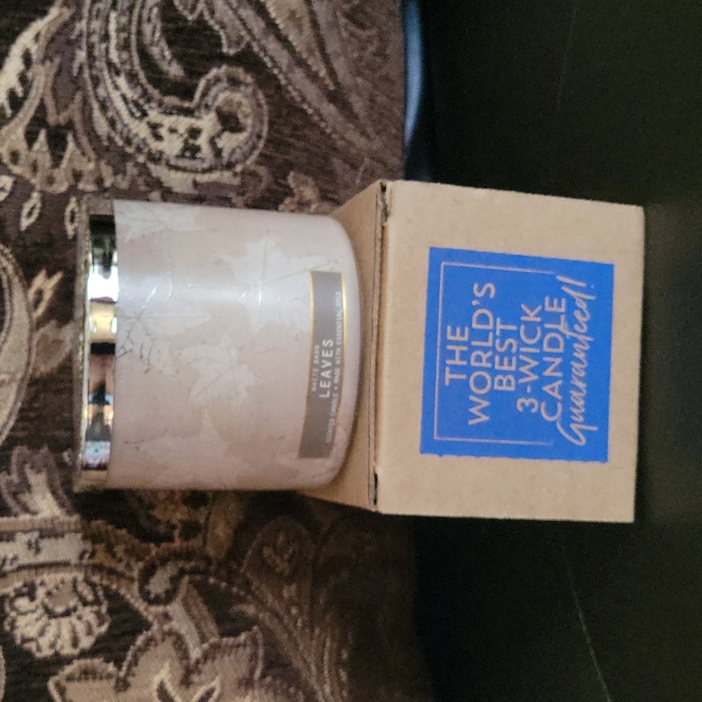 HTF White Barn Leaves 🍁🍂NEW Bath and Body Works 3 Wick Candle